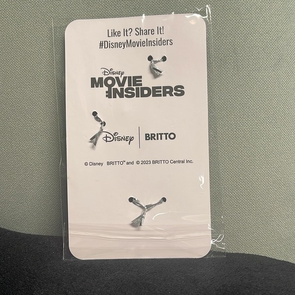 BNWT MICKEY MOUSE 100TH ANNIVERSARY KEYCHAIN BY POP ARTIST ROMERO BRITTO 2023 - Picture 9 of 9